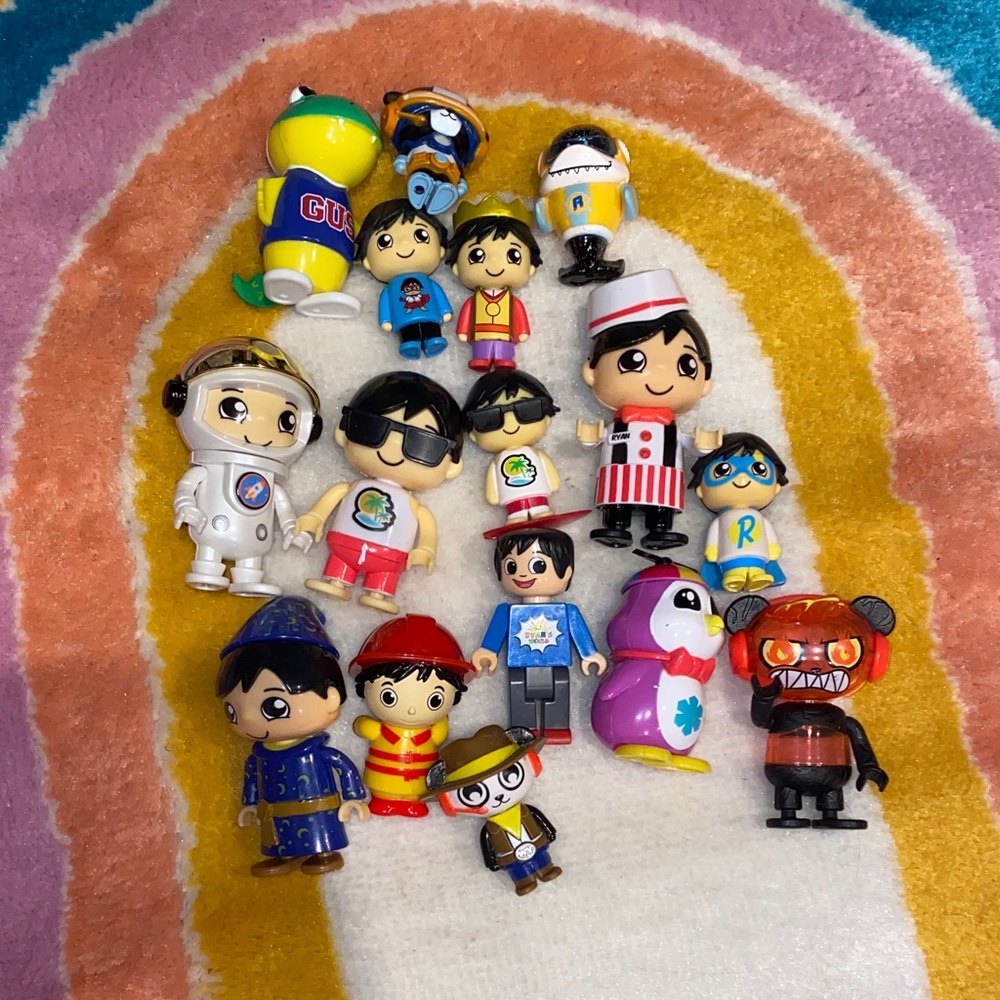 16 Piece Ryan’s World Kids Toy Figurine Set